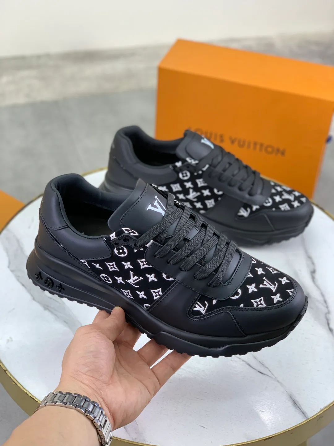 Men's men's shoes 💰P680 new style 💶[LOUIS VUITTON] (original order) new style 🍀LV Louis Vuitton * - top version of LV classic trendy shoes! Use imported original cowhide and water-dyed cowhide lining. The latest original wear-resistant TPU combination outsole! High quality products! Multiple colors available, code number: 38-44 (45 46 customized)